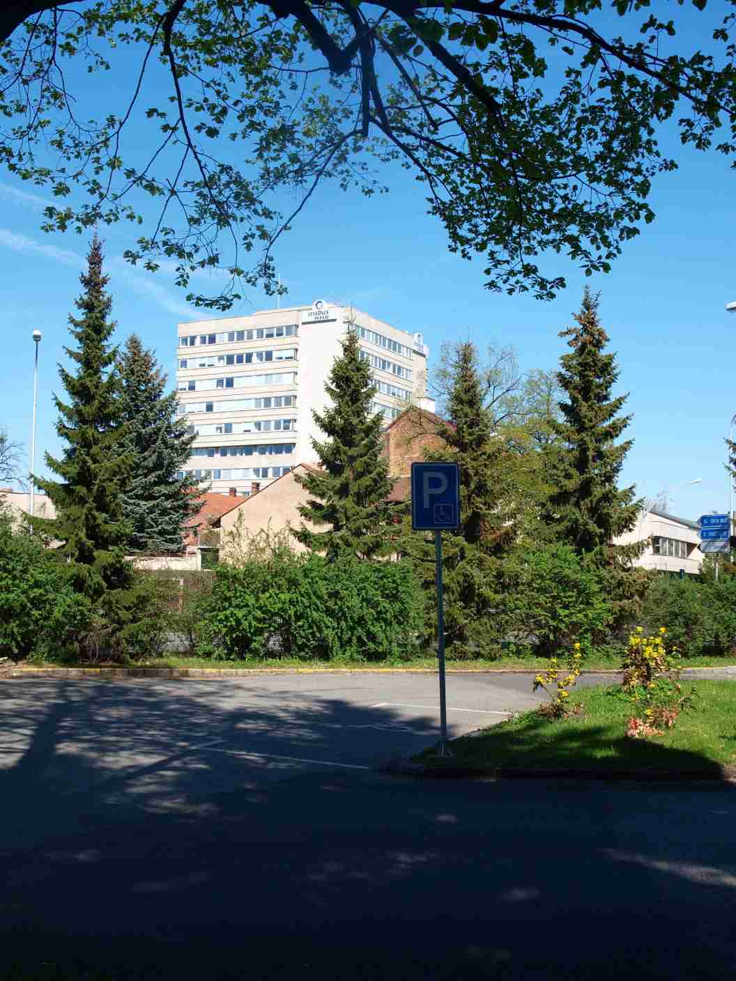 P4287277